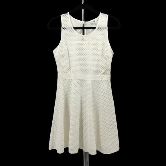 Jack BB Dakota Ziva Eyelet White Dress Sleeveless NWT size 2 - Picture 3 of 15